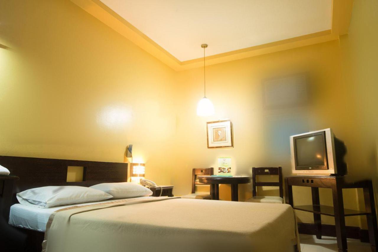Vista Hotel Recto Manila Exteriör bild